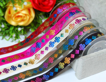 Oro dell'arcobaleno sulla decorazione di polsino del nastro del regalo personale elastico